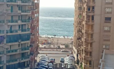 شقة للإيجار ترى البحر من البلكونة وغرفتين
